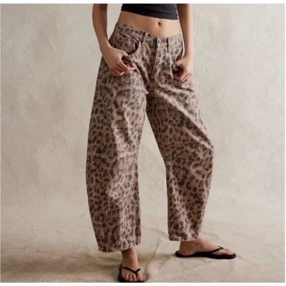 NWOT WE THE FREE Free People Good Luck Mid Ruse Barrel Jeans leopard animal 31
